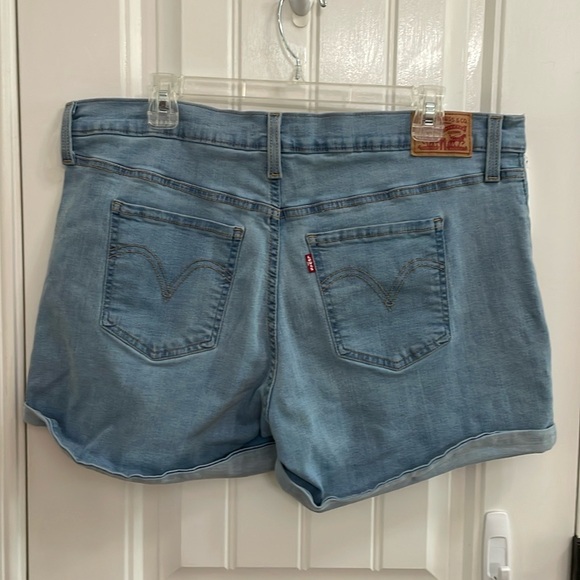 LEVI’S blue jean shorts.  34 - Picture 2 of 4